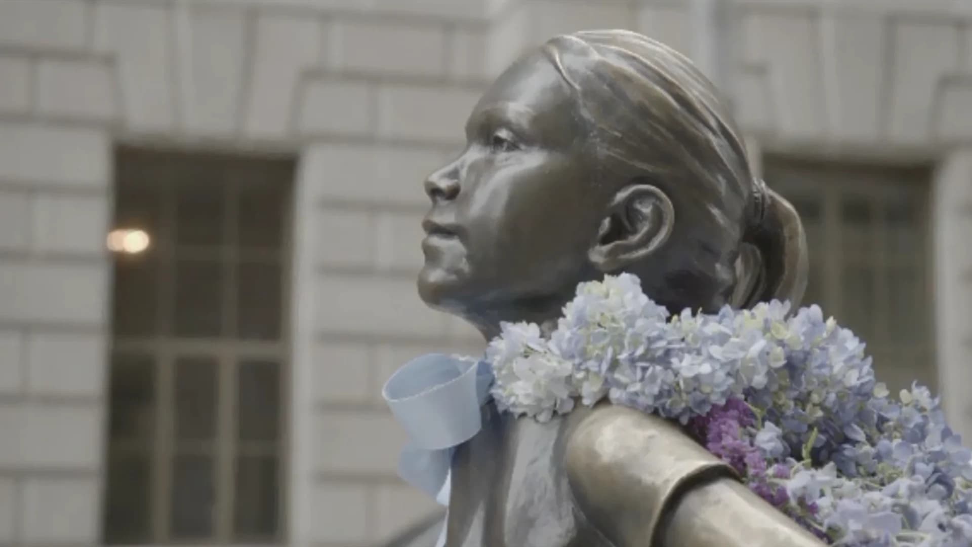 #N12BK: ‘Fearless Girl’ statue moving