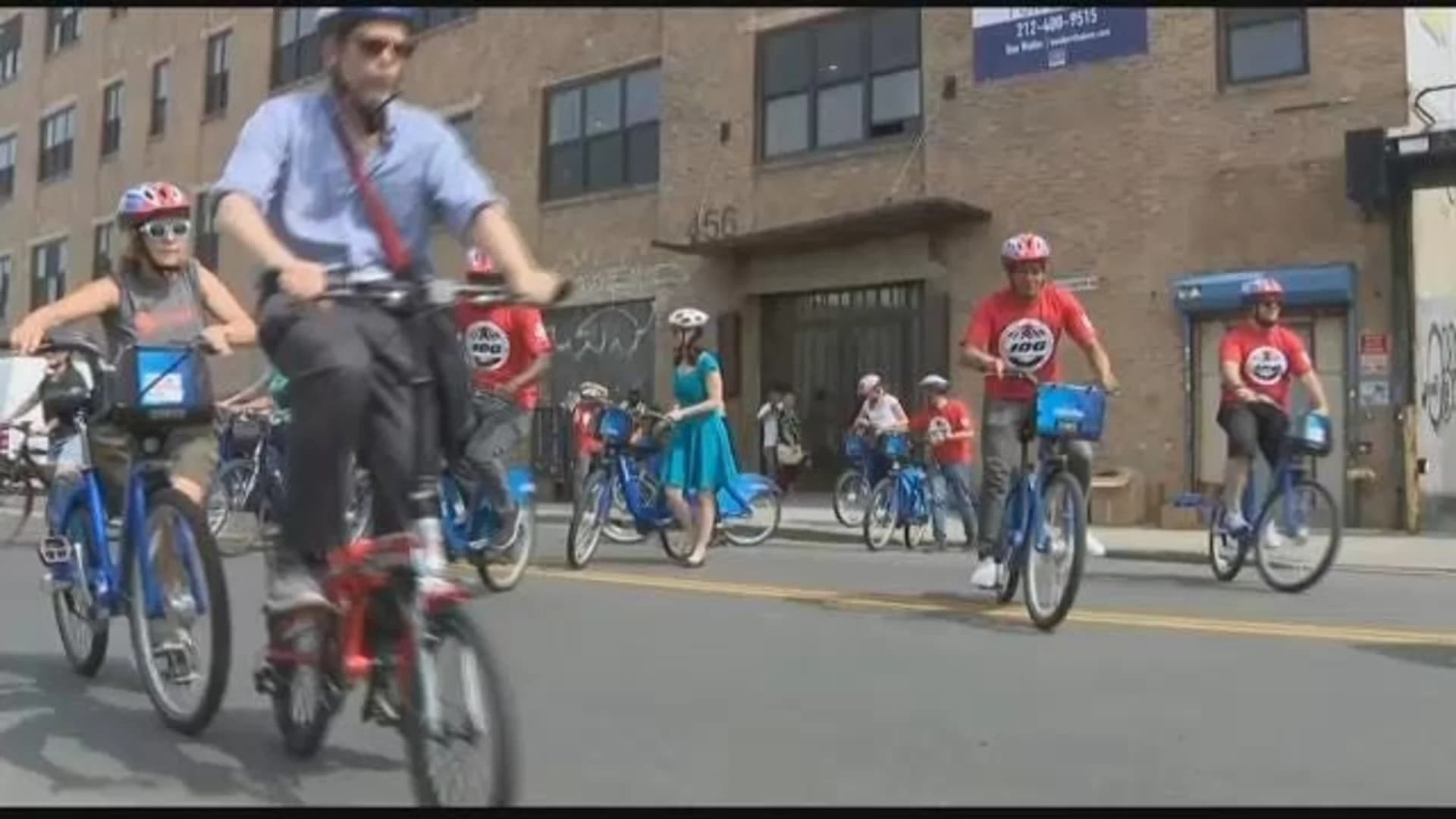Taxi drivers, cyclists make nice during Brooklyn bike-ride
