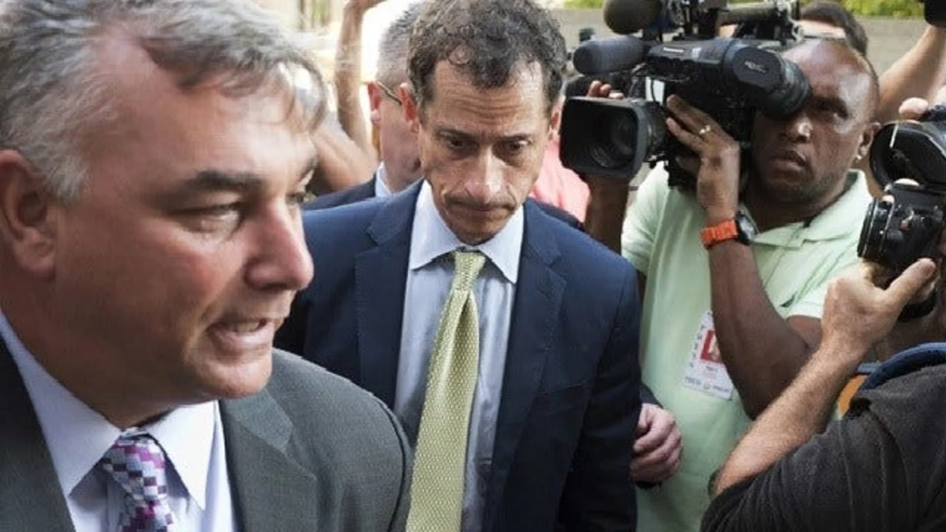 Anthony Weiner starts 21-month prison sentence