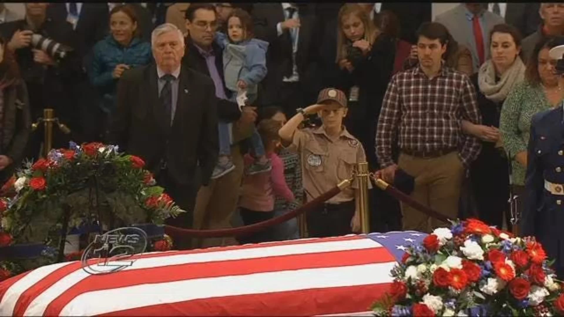 Crowds honor Bush for long service, from war to White House