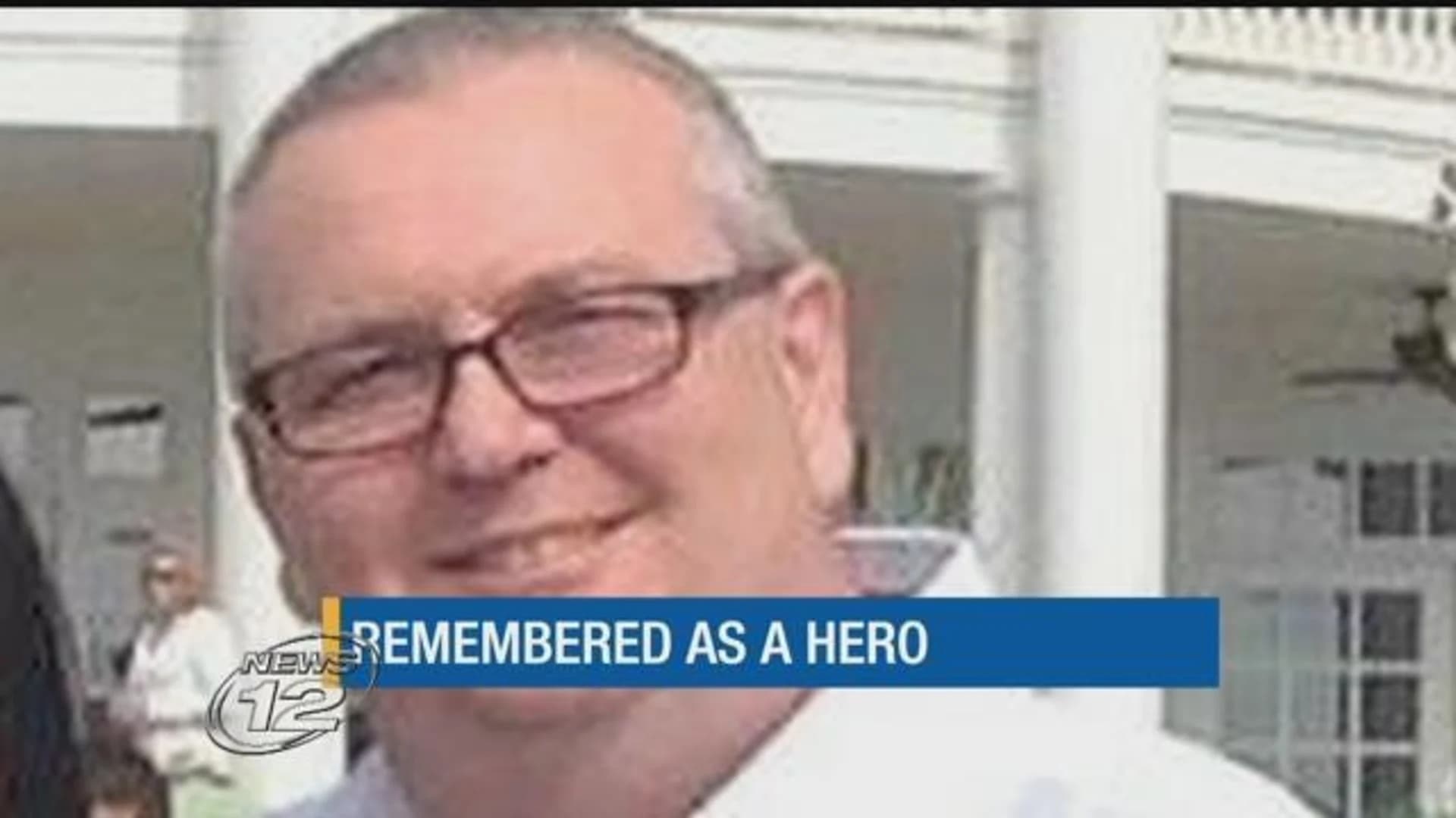 Ex-firefighter dies while performing CPR on neighbor