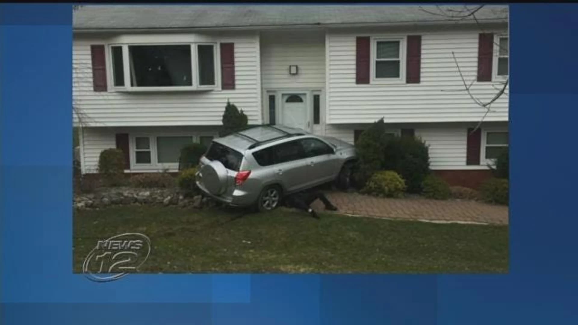 Car crashes into Rockland County house
