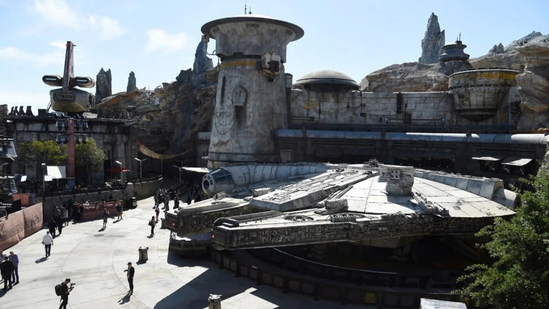 Star Wars Galaxy's Edge opens at Disneyland