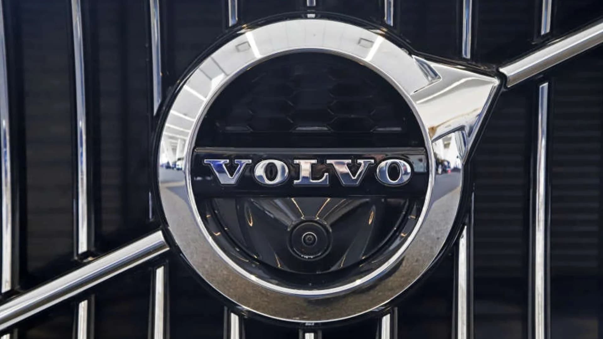 Volvo recalls about 500,000 vehicles due faulty engine part