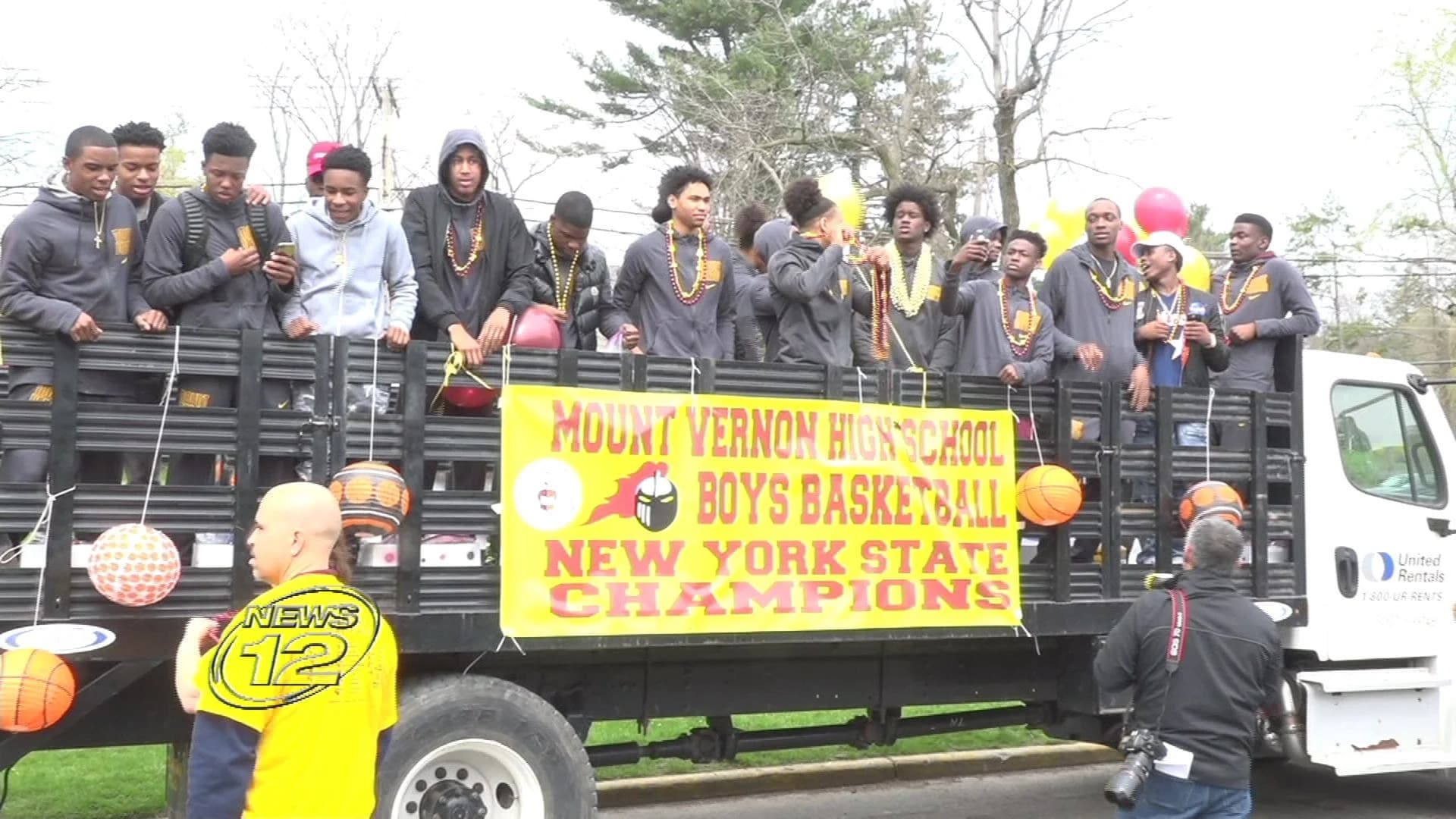 Mount Vernon basketball champs honored with parade