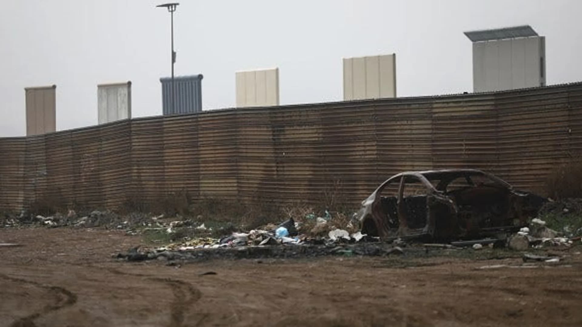 Veteran draws millions in donations for Trump's border wall