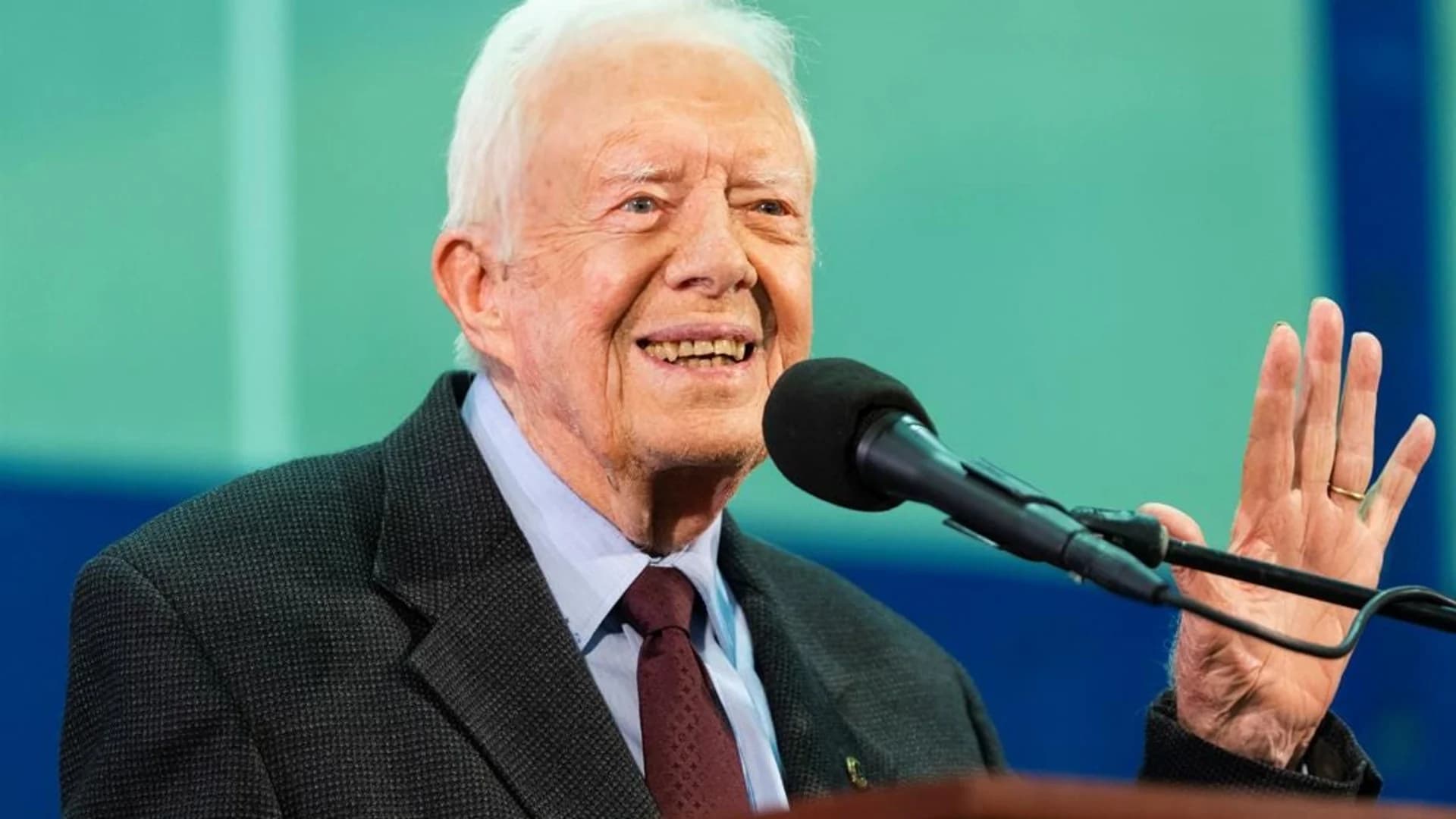Former President Carter out of surgery, no complications