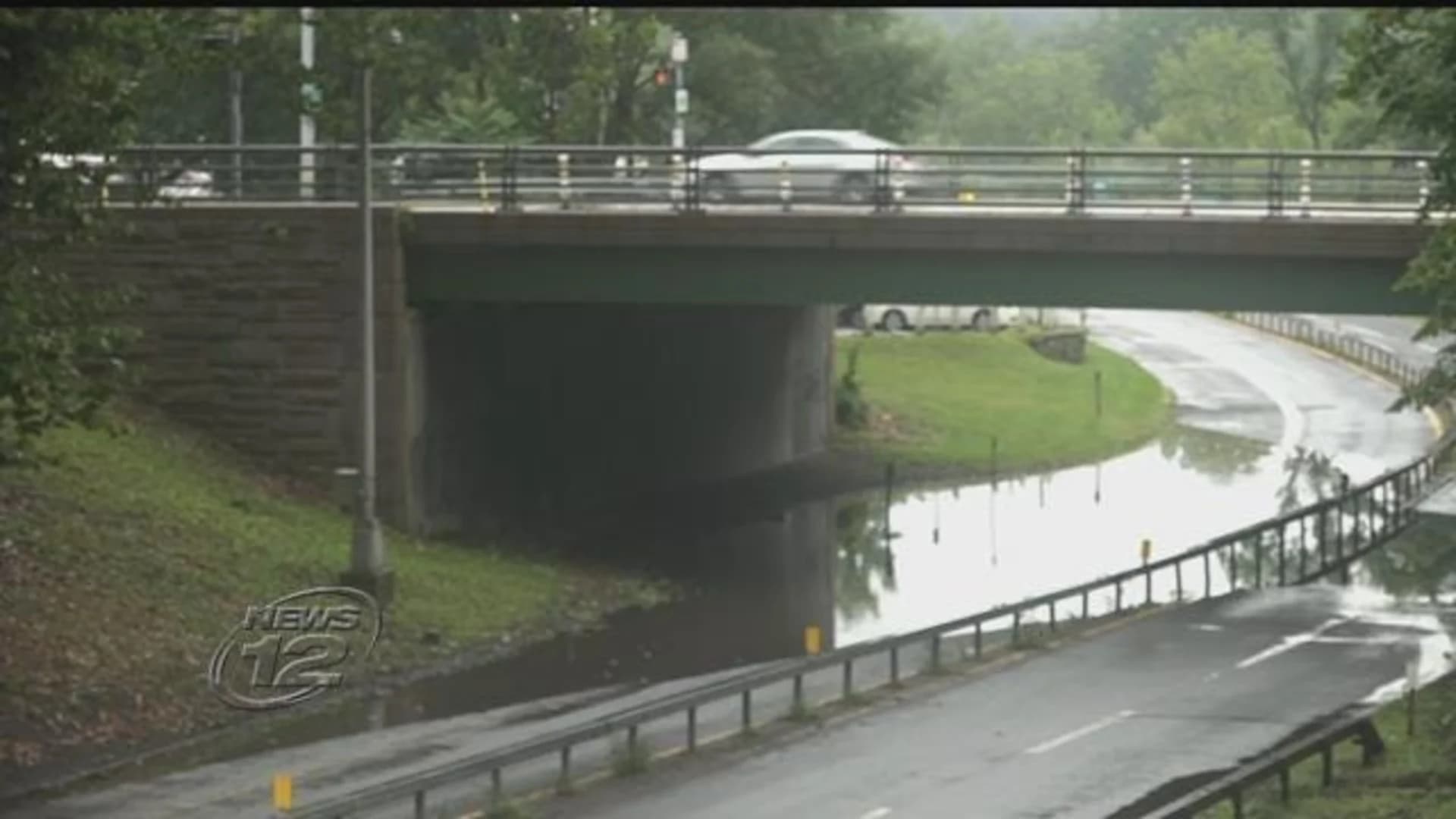 Bronx River Parkway floods amid heavy rain