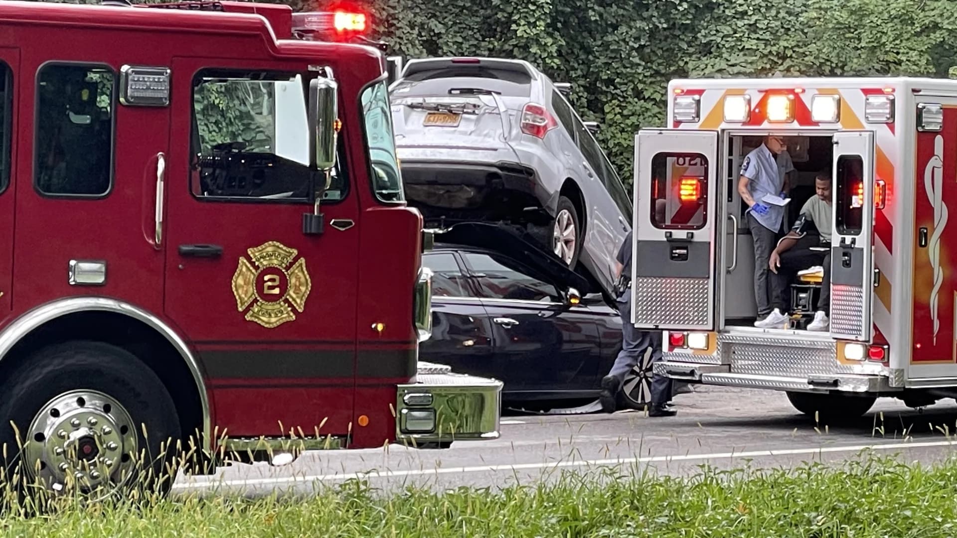 2-car crash temporarily shuts southbound lanes of Saw Mill River Parkway at Hastings-on-Hudson