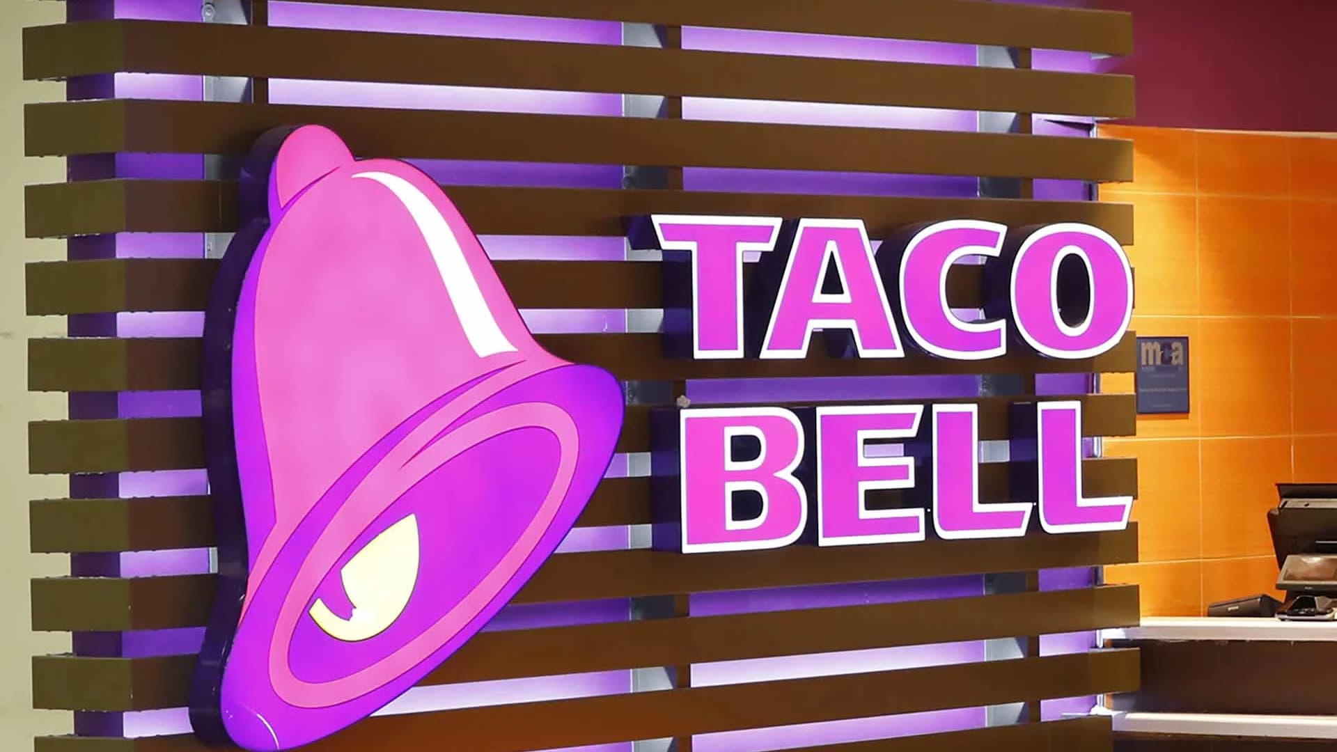 Fan-favorite Mexican Pizza returning to Taco Bell