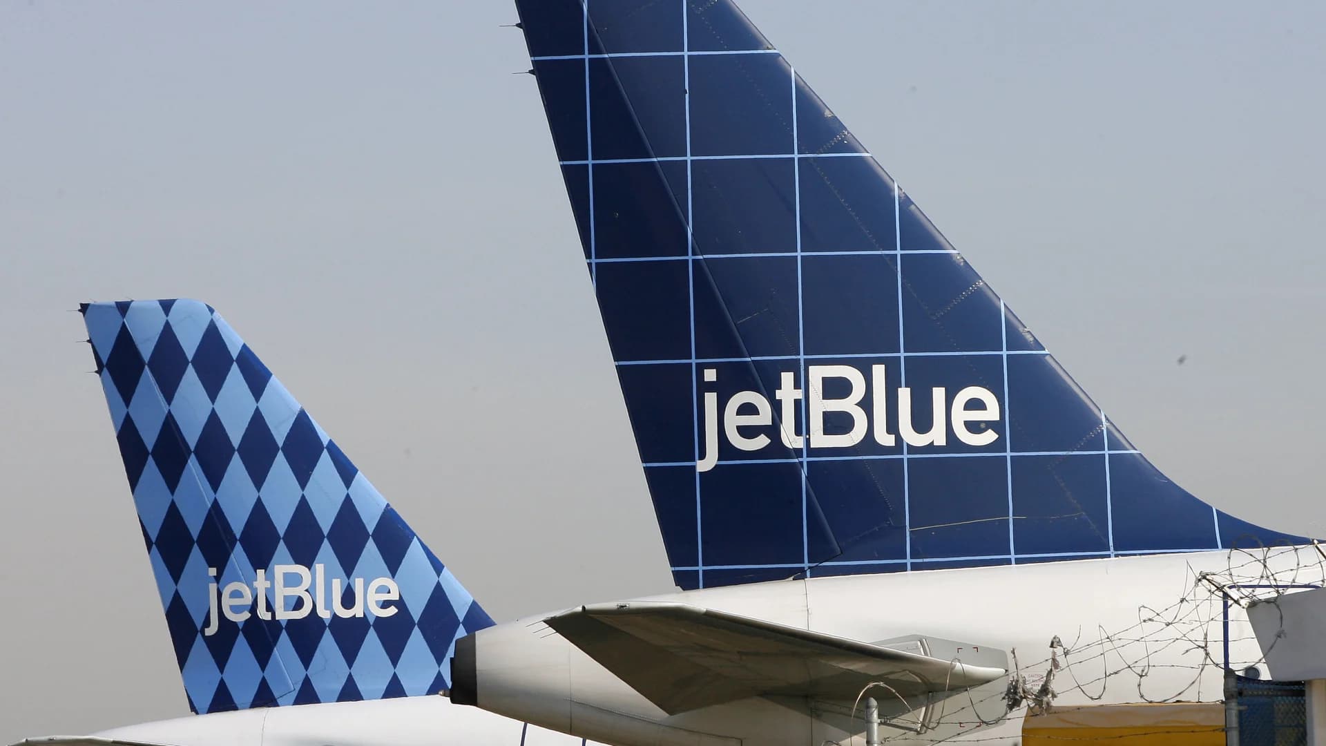 JetBlue makes offer for Spirit Airlines, could spark bid war