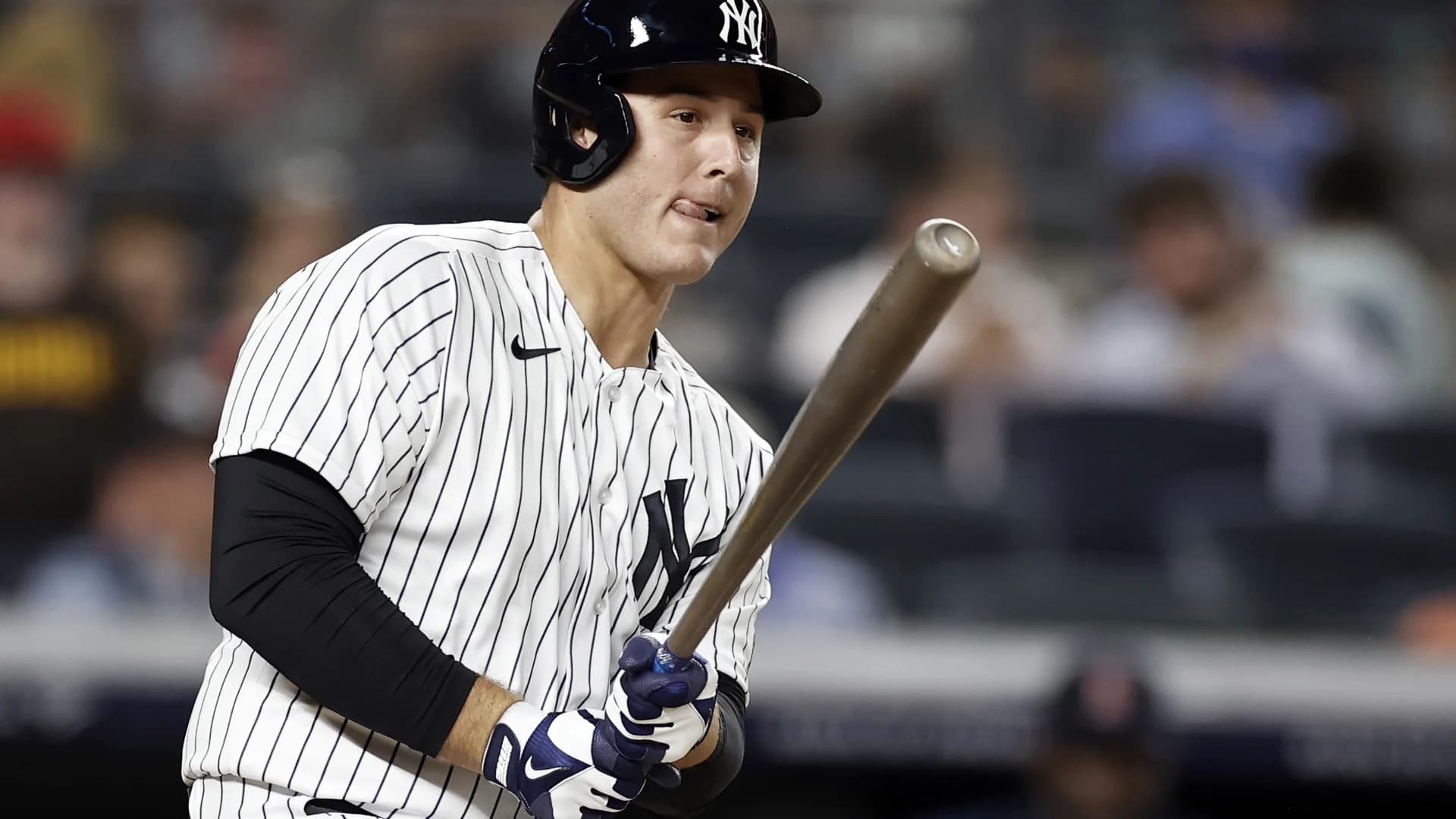AP source: 1B Anthony Rizzo agrees to $32M, 2-year deal with Yankees