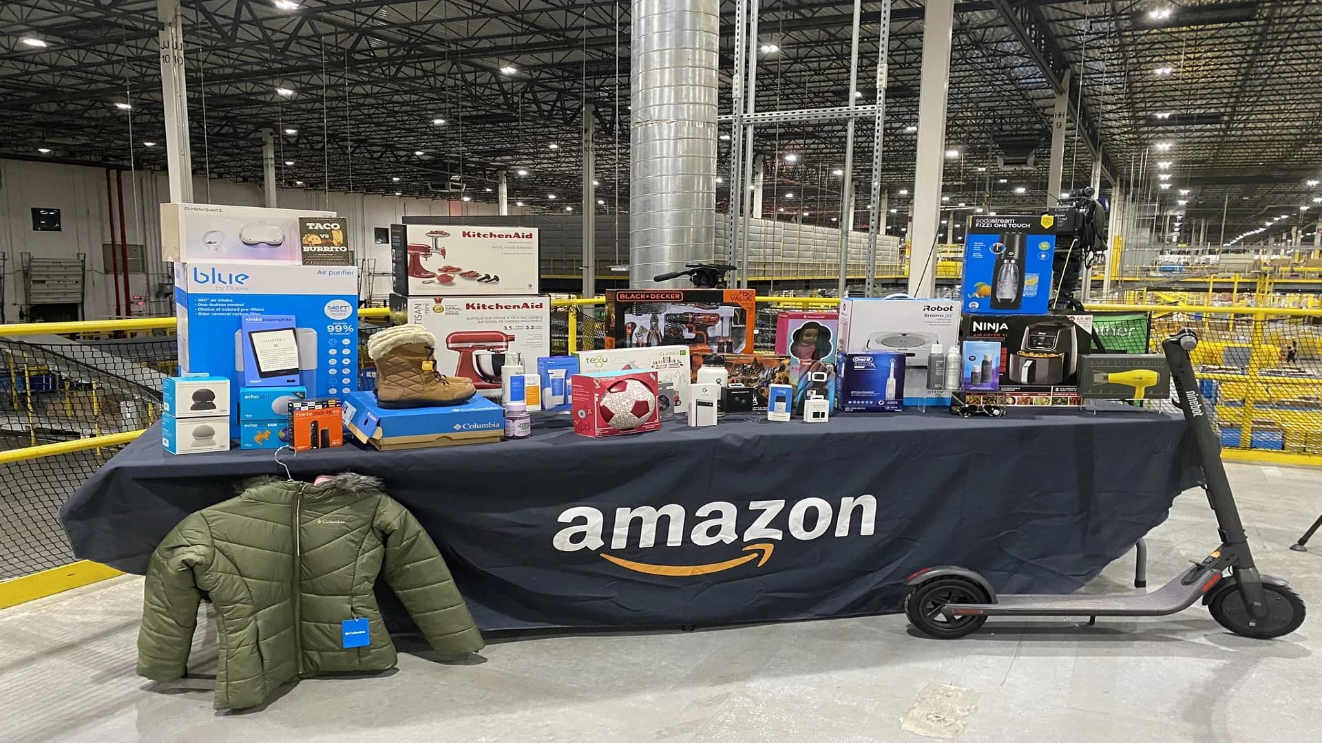 Amazon says it had its biggest Thanksgiving shopping weekend