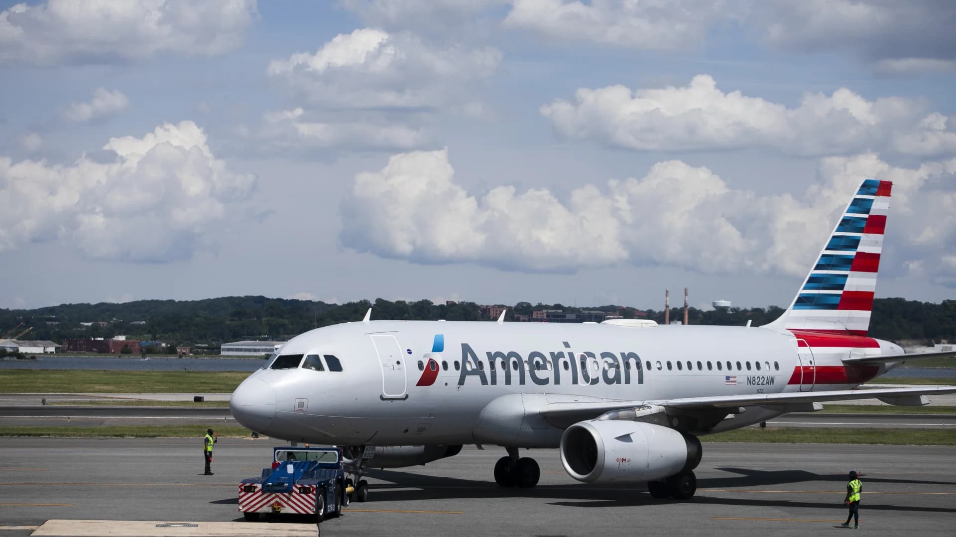 American Airlines cutting flights as summer season starts