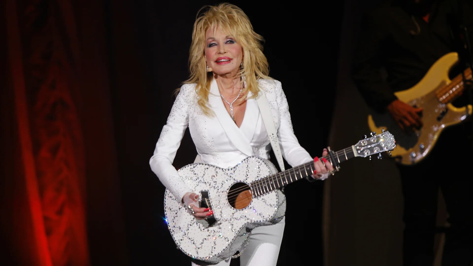 Dolly Parton, Eminem, Richie get into Rock Hall of Fame
