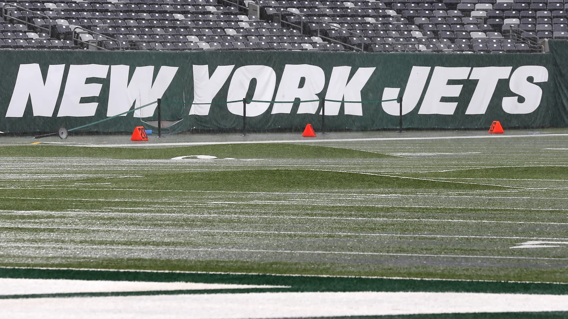 Former Jets O-linemen Powell, 67, and Sweeney, 60, die